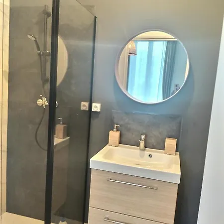 F2 La Pause Ebroicienne Proximite Gare *