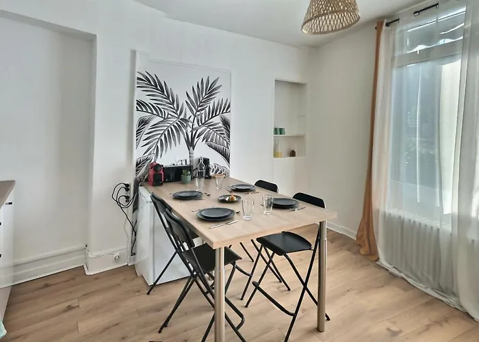 F2 La Pause Ebroicienne Proximite Gare *