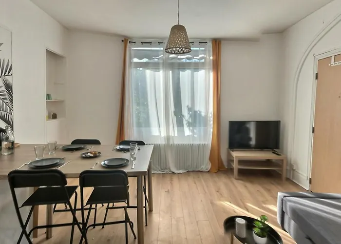 F2 La Pause Ebroicienne Proximite Gare *