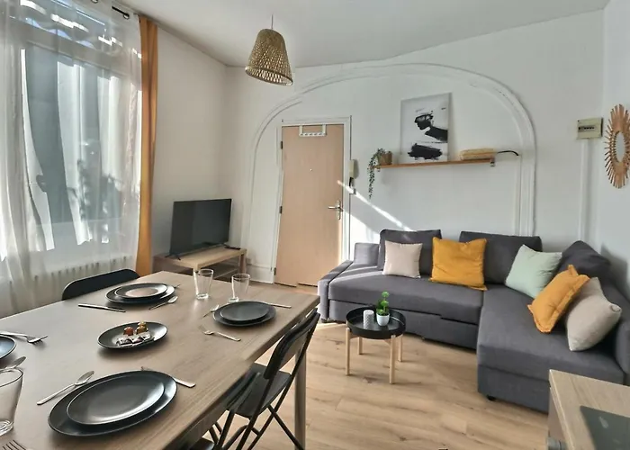 F2 La Pause Ebroicienne Proximite Gare