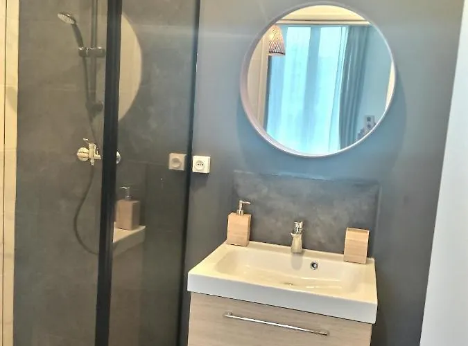 F2 La Pause Ebroicienne Proximite Gare *